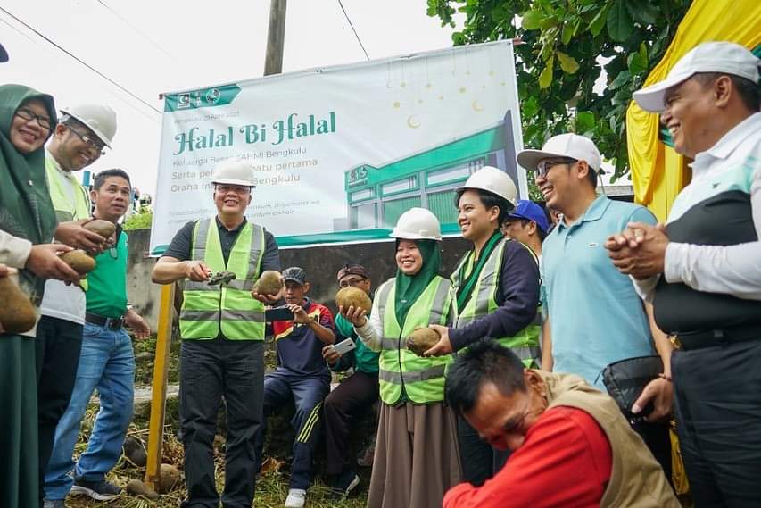 Peletakan Batu Pertama Pembangunan Graha Insan Cita Analis Jurnal