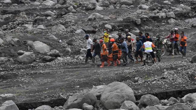 1 300 Warga Mengungsi Imbas Erupsi Gunung Semeru Analis Jurnal