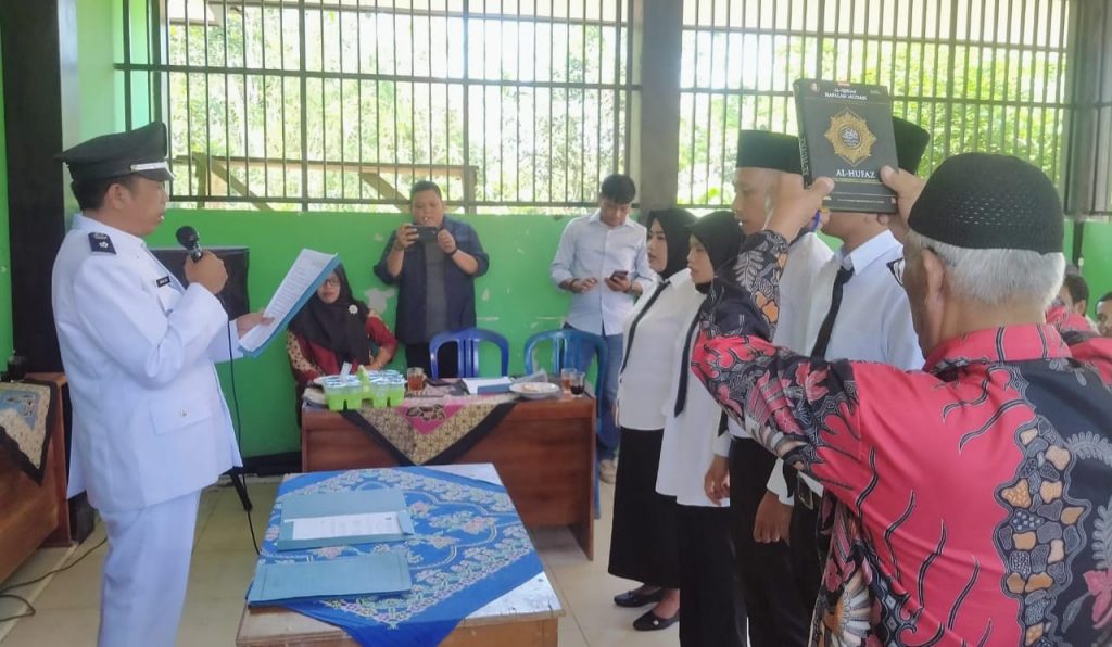 Lantik Perangkat Desa Baru, Begini Pesan Kades Balam - Analis Jurnal